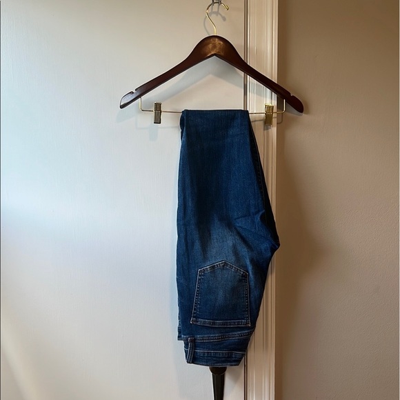 Gap jeans, not worn much size 6/28L. True skinny style. - Picture 4 of 5